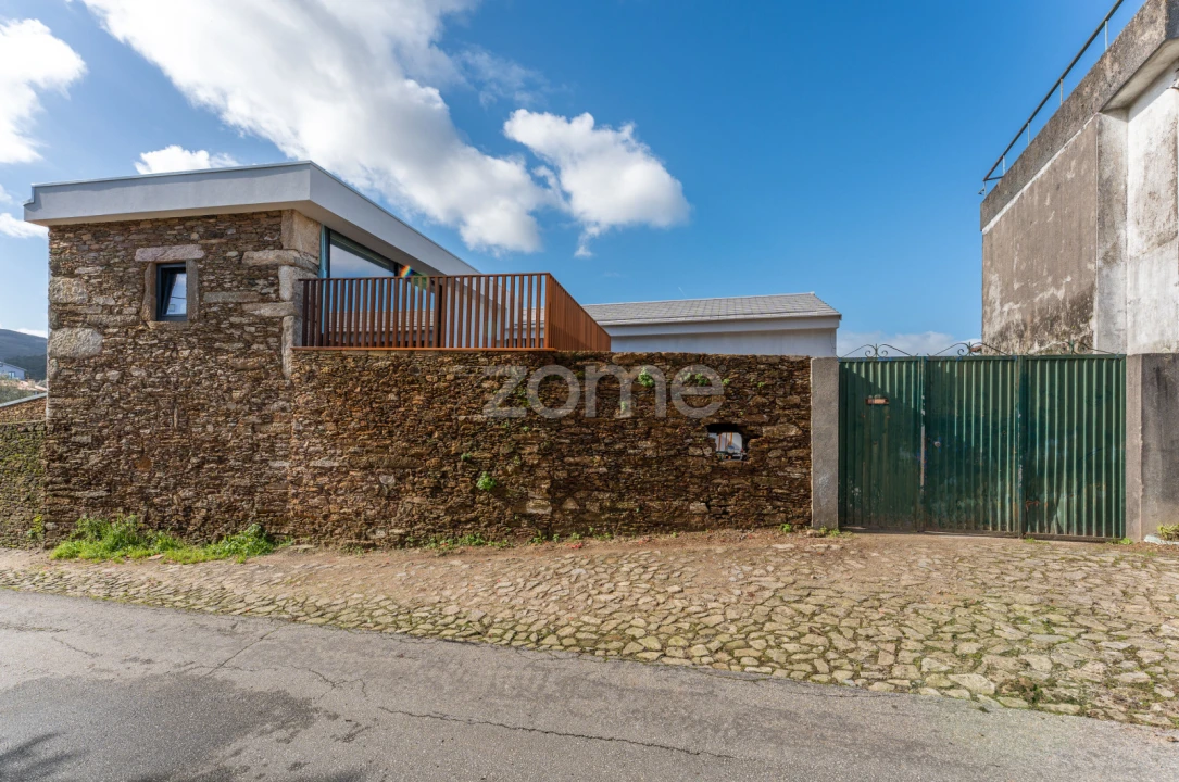 Moradia T4 para Venda em Venade e Azevedo Foto 1