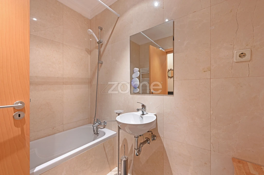 Apartamento T2 para Arrendamento em Lordelo do Ouro e Massarelos Foto 15