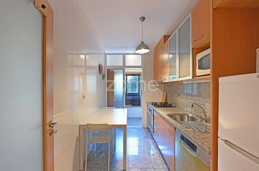 Apartamento T2 para Arrendamento em Lordelo do Ouro e Massarelos Foto 25