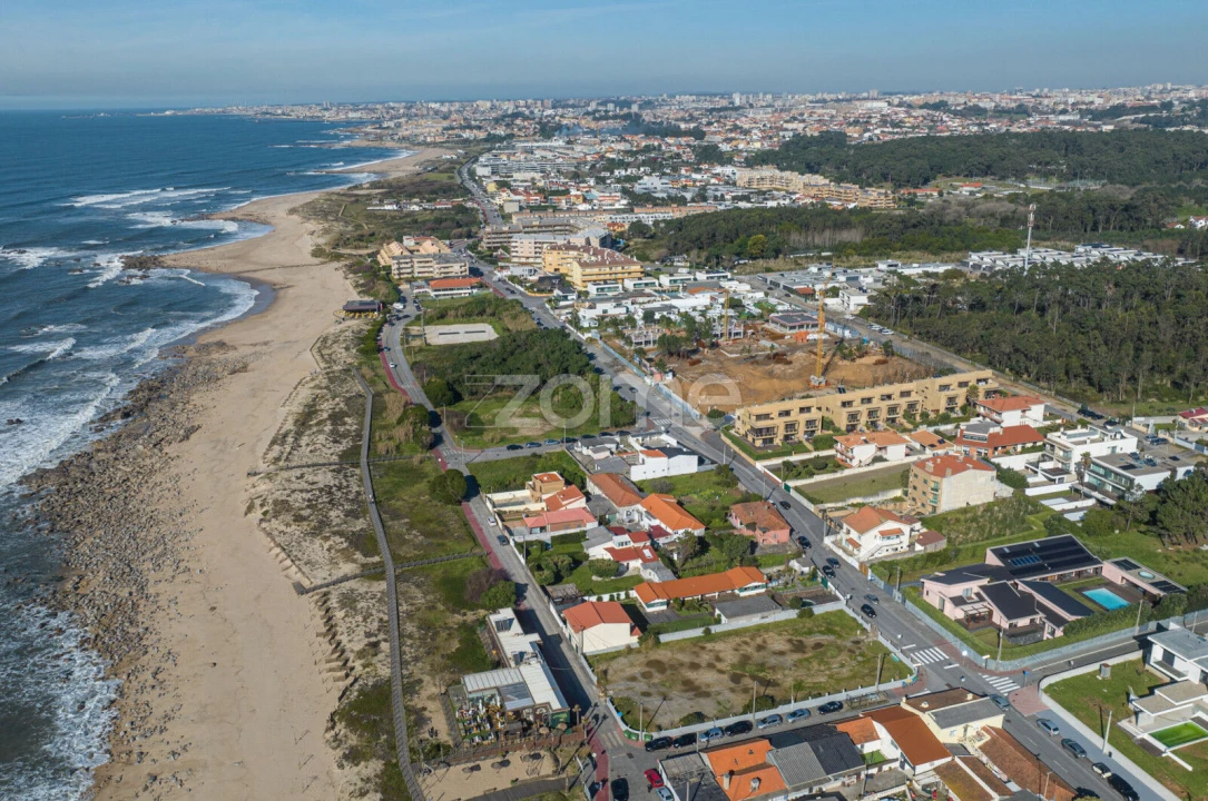 Moradia T4 para Venda em Madalena Foto 18