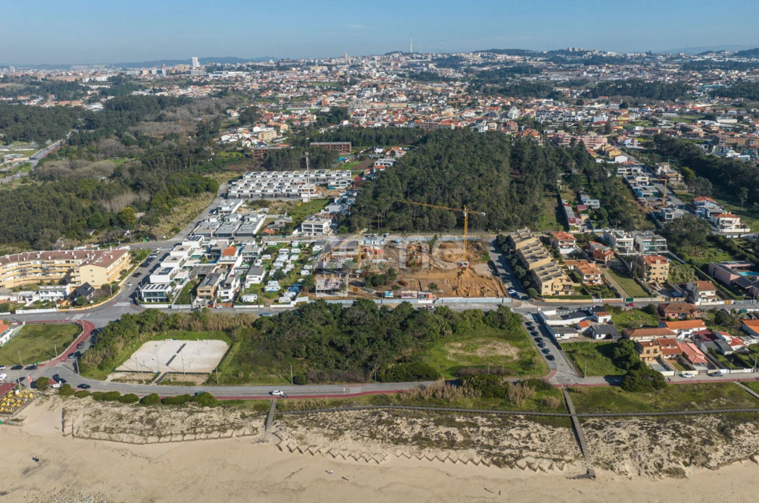 Moradia T4 para Venda em Madalena Foto 19