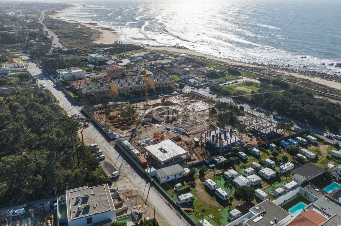 Moradia T4 para Venda em Madalena Foto 14