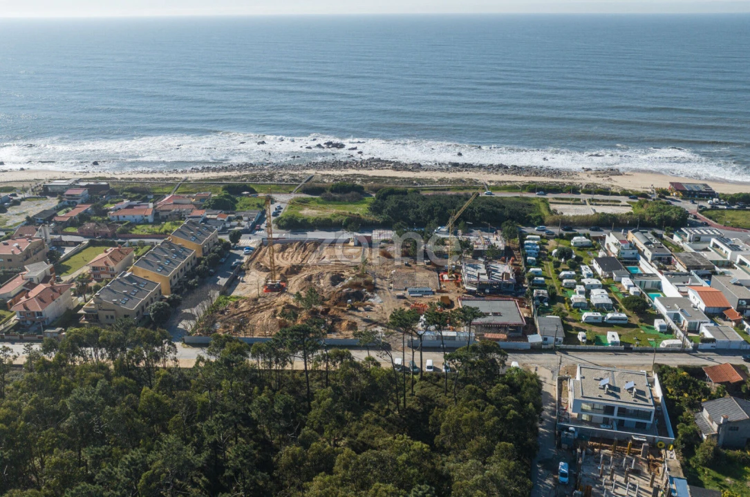 Moradia T4 para Venda em Madalena Foto 11