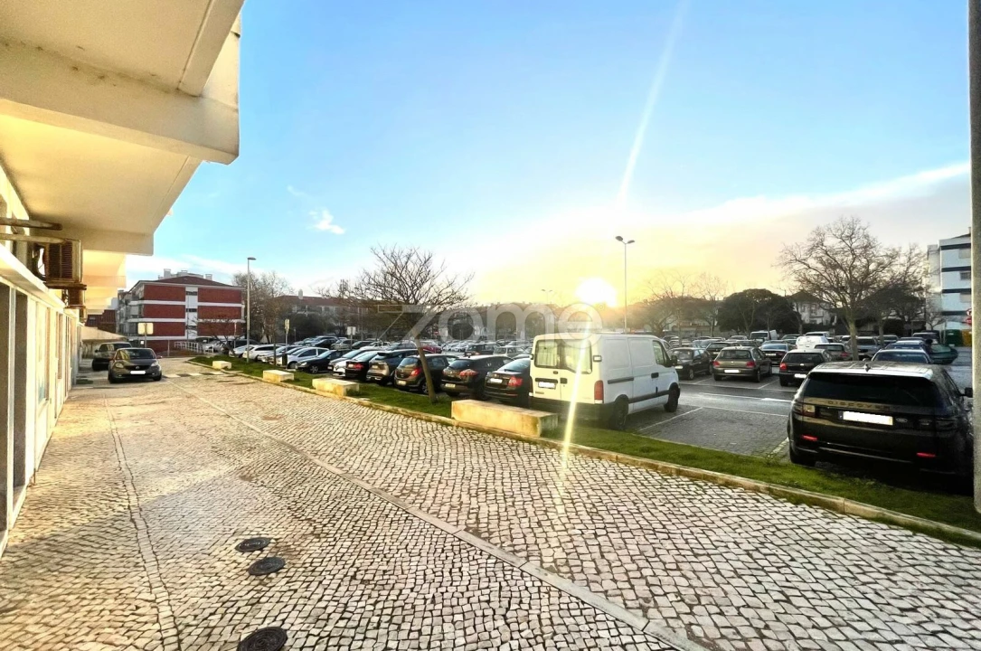 Negócio para Arrendamento em Carcavelos e Parede Foto 1