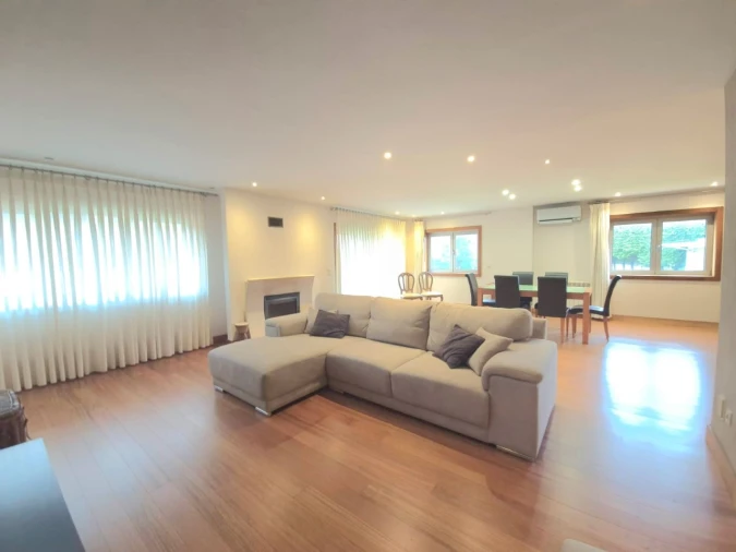 Moradia T5 para Venda em Mindelo Foto 1