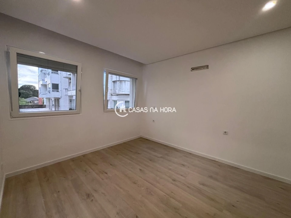Apartamento T2 para Arrendamento em Abraveses Foto 8