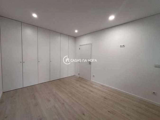 Apartamento T2 para Arrendamento em Abraveses Foto 9