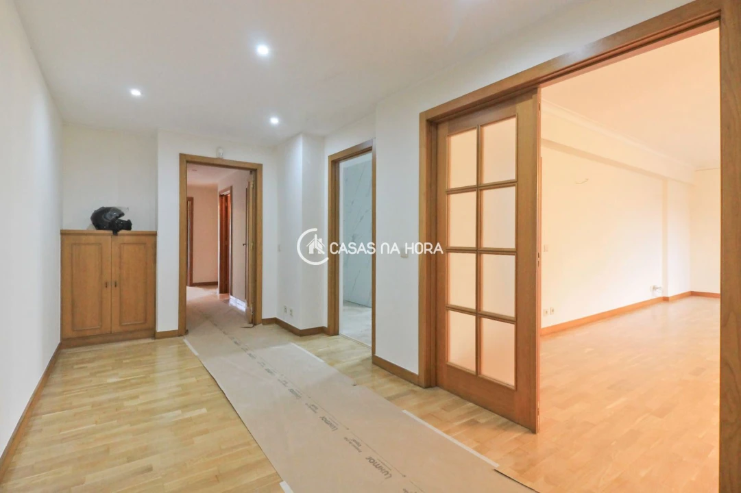 Apartamento T4 para Arrendamento em Ramalde Foto 5