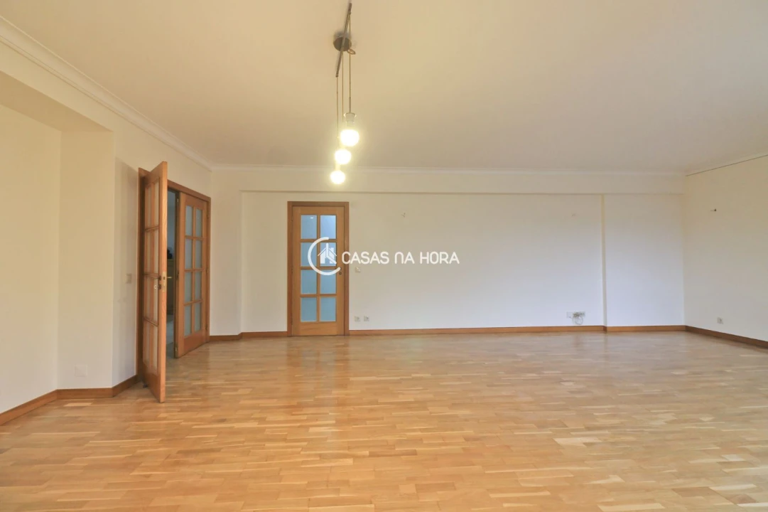 Apartamento T4 para Arrendamento em Ramalde Foto 11