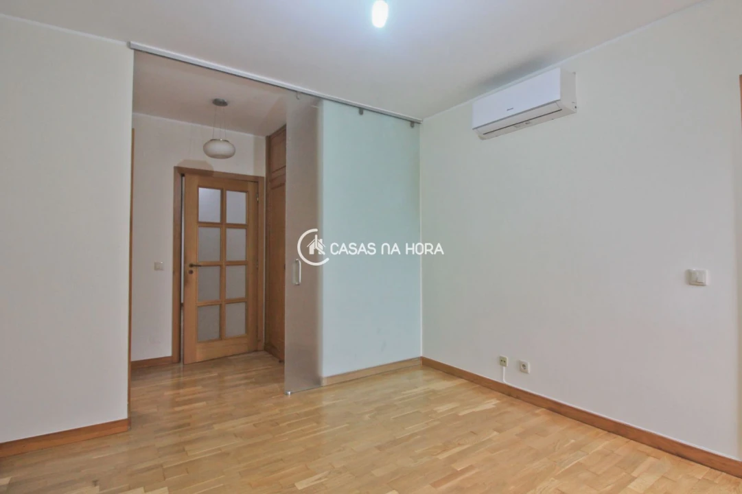 Apartamento T4 para Arrendamento em Ramalde Foto 12