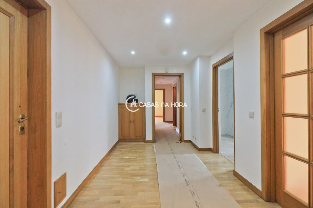 Apartamento T4 para Arrendamento em Ramalde Foto 16