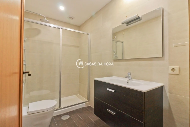 Apartamento T4 para Arrendamento em Ramalde Foto 4