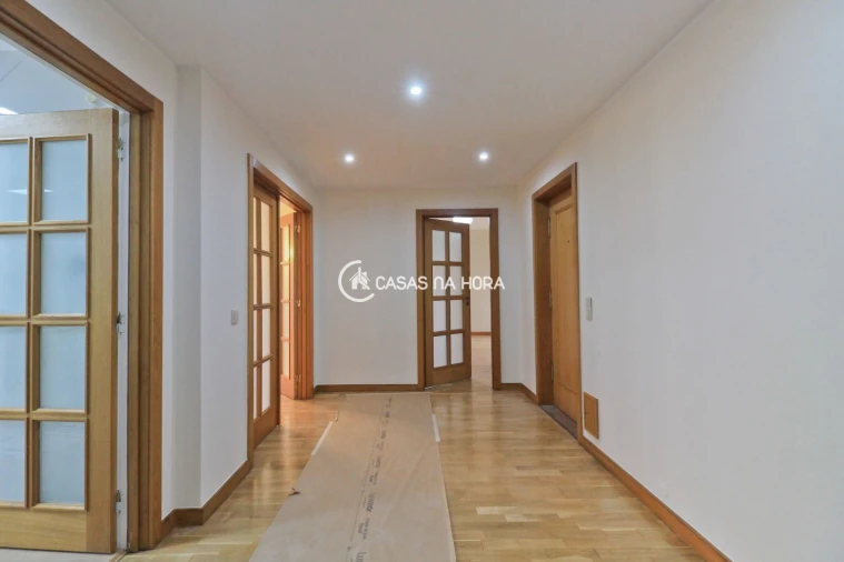 Apartamento T4 para Arrendamento em Ramalde Foto 10