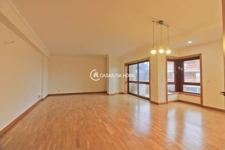 Apartamento T4 para Arrendamento em Ramalde Foto 15