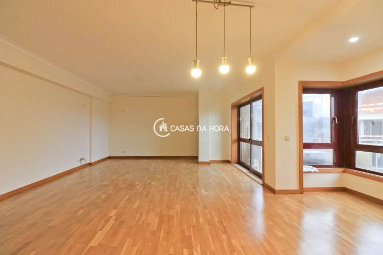 Apartamento T4 para Arrendamento em Ramalde Foto 19