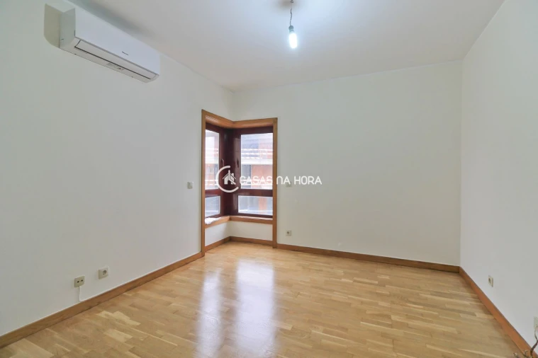 Apartamento T4 para Arrendamento em Ramalde Foto 22
