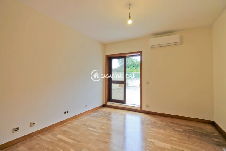 Apartamento T4 para Arrendamento em Ramalde Foto 26
