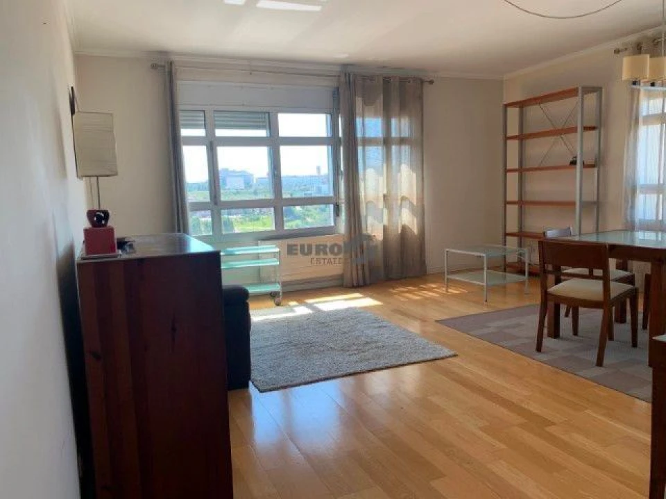 Apartamento T1 para Arrendamento em Campolide Foto 3