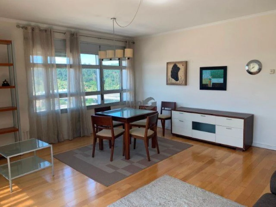 Apartamento T1 para Arrendamento em Campolide Foto 6