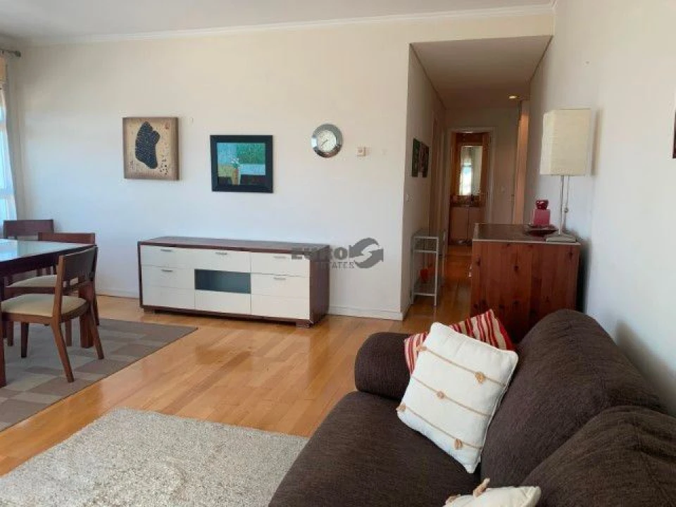 Apartamento T1 para Arrendamento em Campolide Foto 7