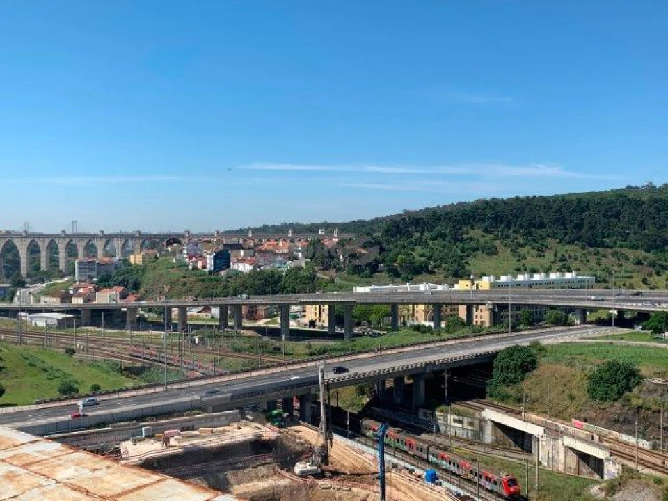 Apartamento T1 para Arrendamento em Campolide Foto 23