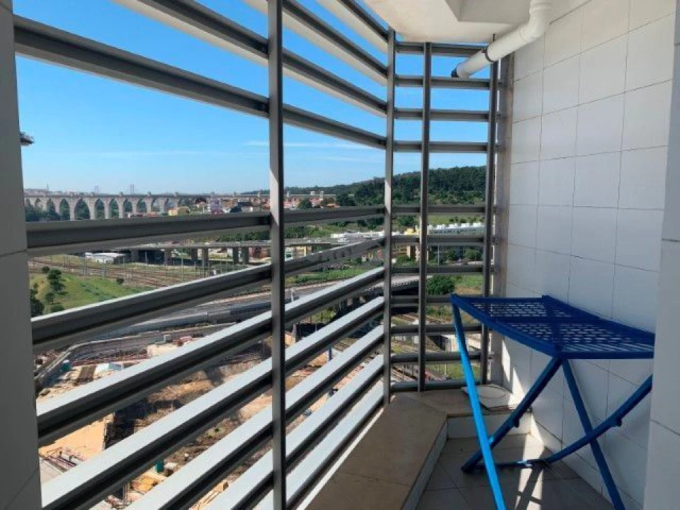 Apartamento T1 para Arrendamento em Campolide Foto 16