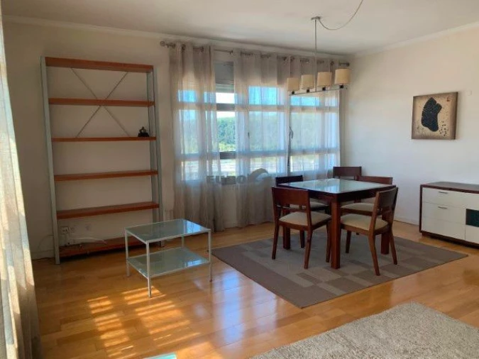 Apartamento T1 para Arrendamento em Campolide Foto 5