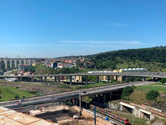 Apartamento T1 para Arrendamento em Campolide Foto 23