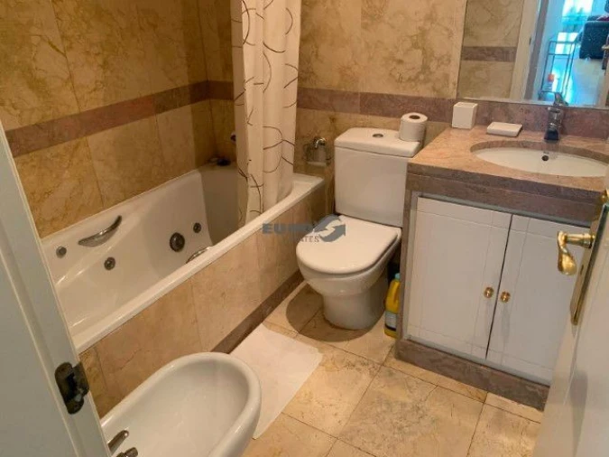 Apartamento T1 para Arrendamento em Campolide Foto 17