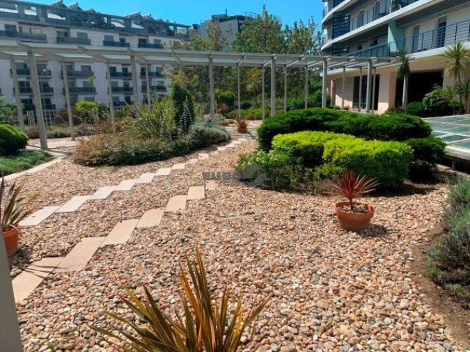 Apartamento T1 para Arrendamento em Campolide Foto 25