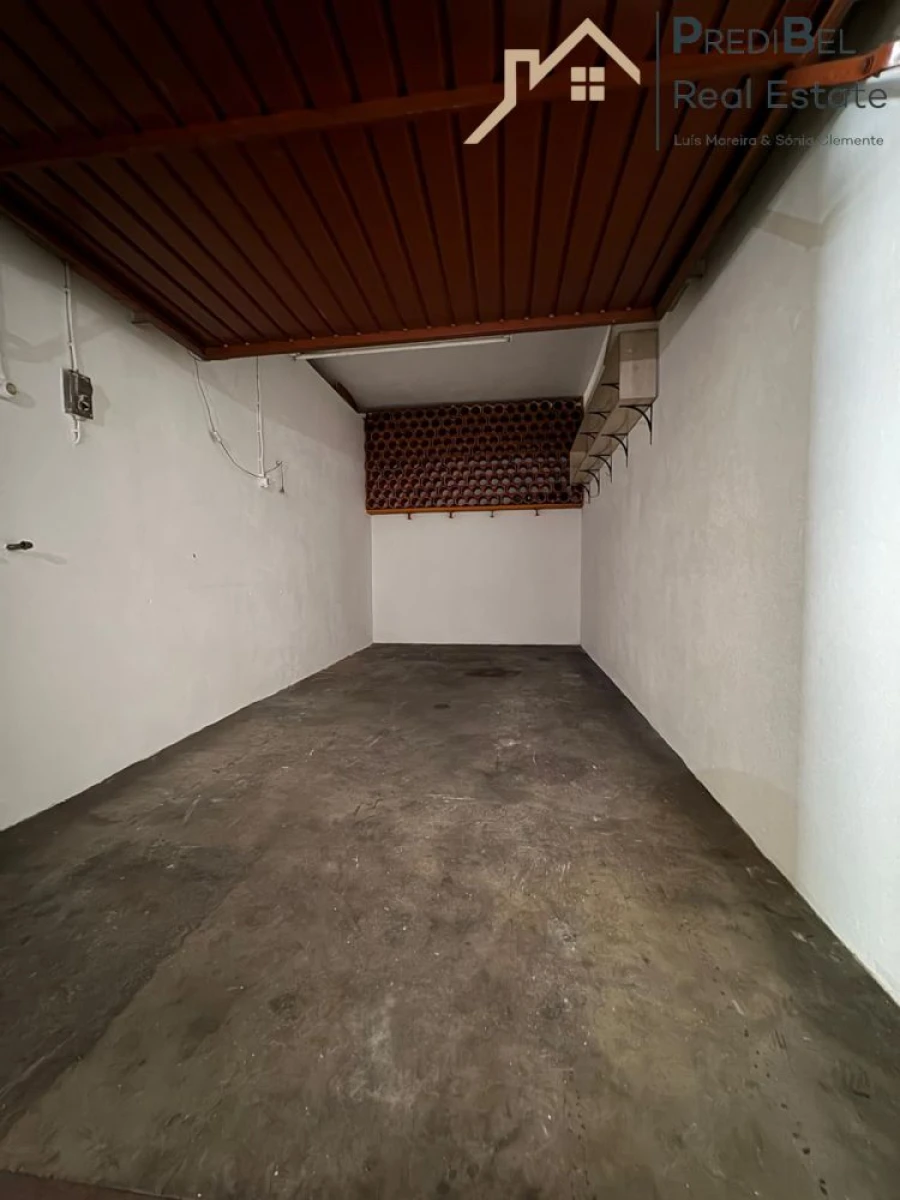 Garagem para Venda em Massamá e Monte Abraão Foto 1