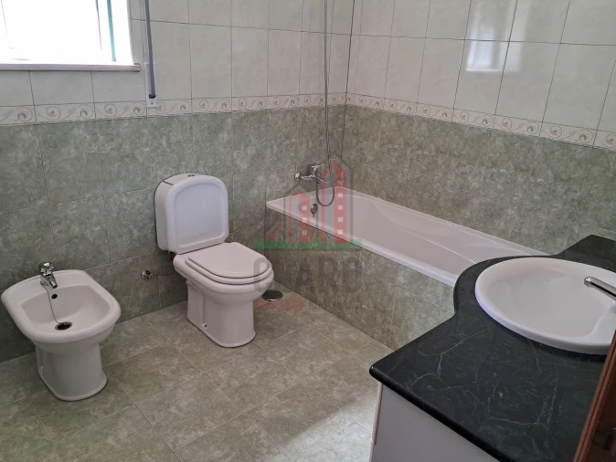 Moradia T3 para Venda em Serpins Foto 16