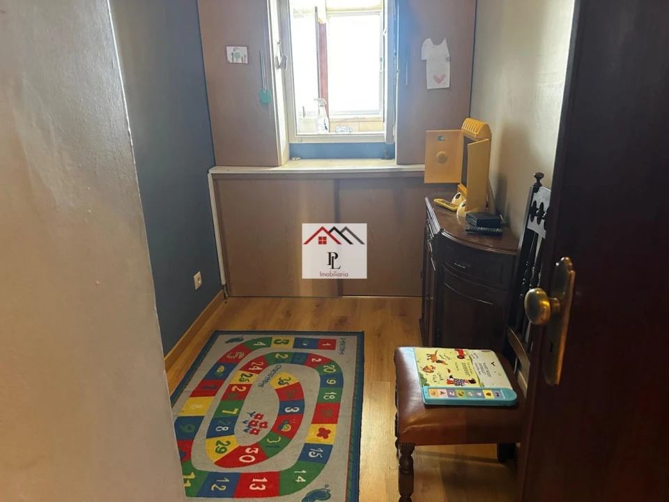 Apartamento T3 para Arrendamento em Santo Antonio dos Olivais Foto 17