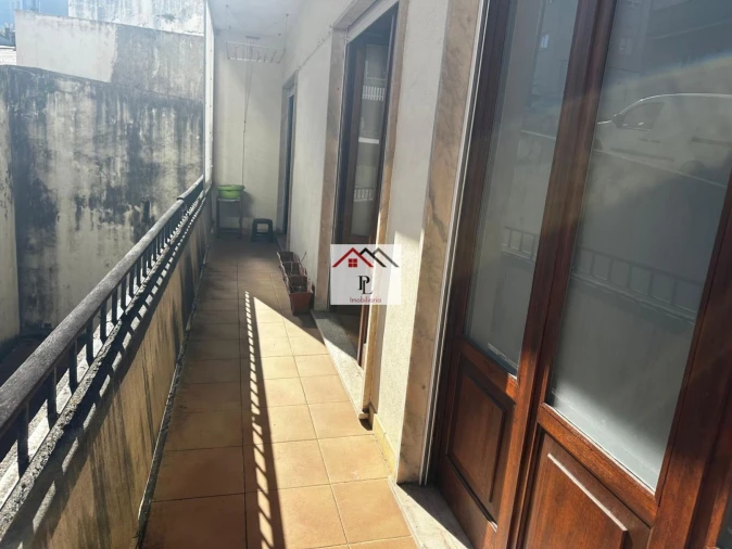 Apartamento T3 para Arrendamento em Santo Antonio dos Olivais Foto 22