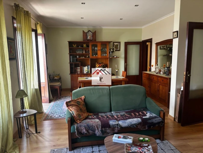 Apartamento T3 para Arrendamento em Santo Antonio dos Olivais Foto 23