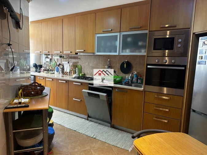 Apartamento T3 para Arrendamento em Santo Antonio dos Olivais Foto 7