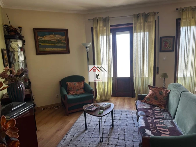 Apartamento T3 para Arrendamento em Santo Antonio dos Olivais Foto 24