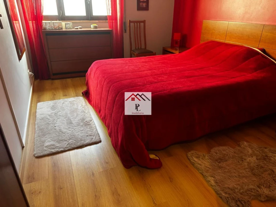 Apartamento T3 para Arrendamento em Santo Antonio dos Olivais Foto 8