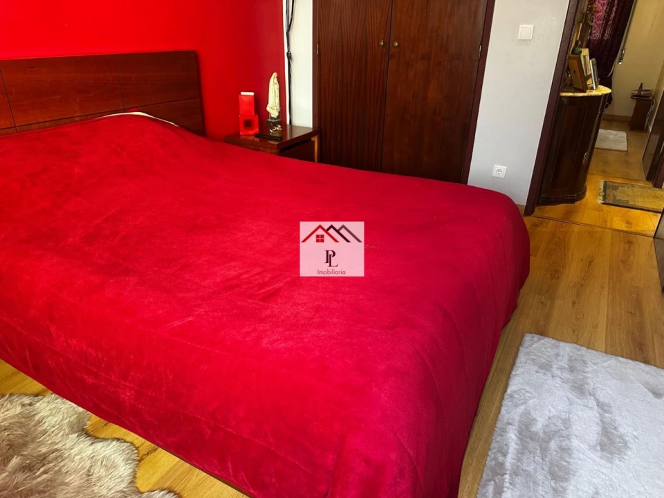 Apartamento T3 para Arrendamento em Santo Antonio dos Olivais Foto 9