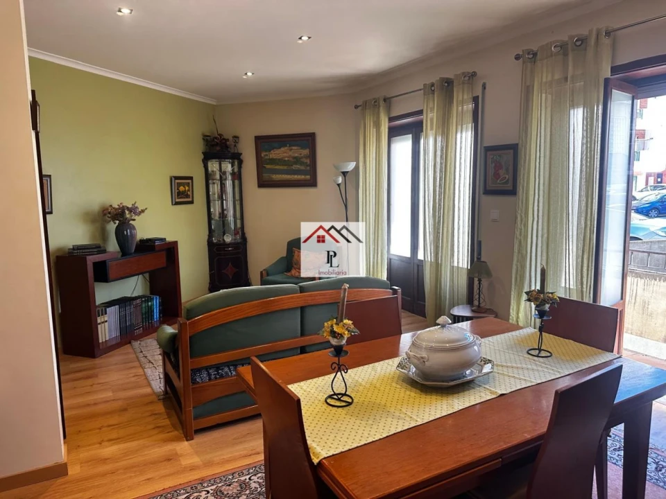 Apartamento T3 para Arrendamento em Santo Antonio dos Olivais Foto 2