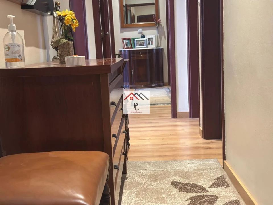 Apartamento T3 para Arrendamento em Santo Antonio dos Olivais Foto 27