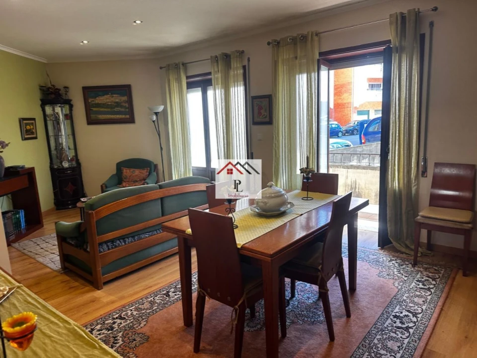 Apartamento T3 para Arrendamento em Santo Antonio dos Olivais Foto 1