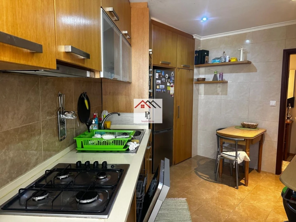 Apartamento T3 para Arrendamento em Santo Antonio dos Olivais Foto 5