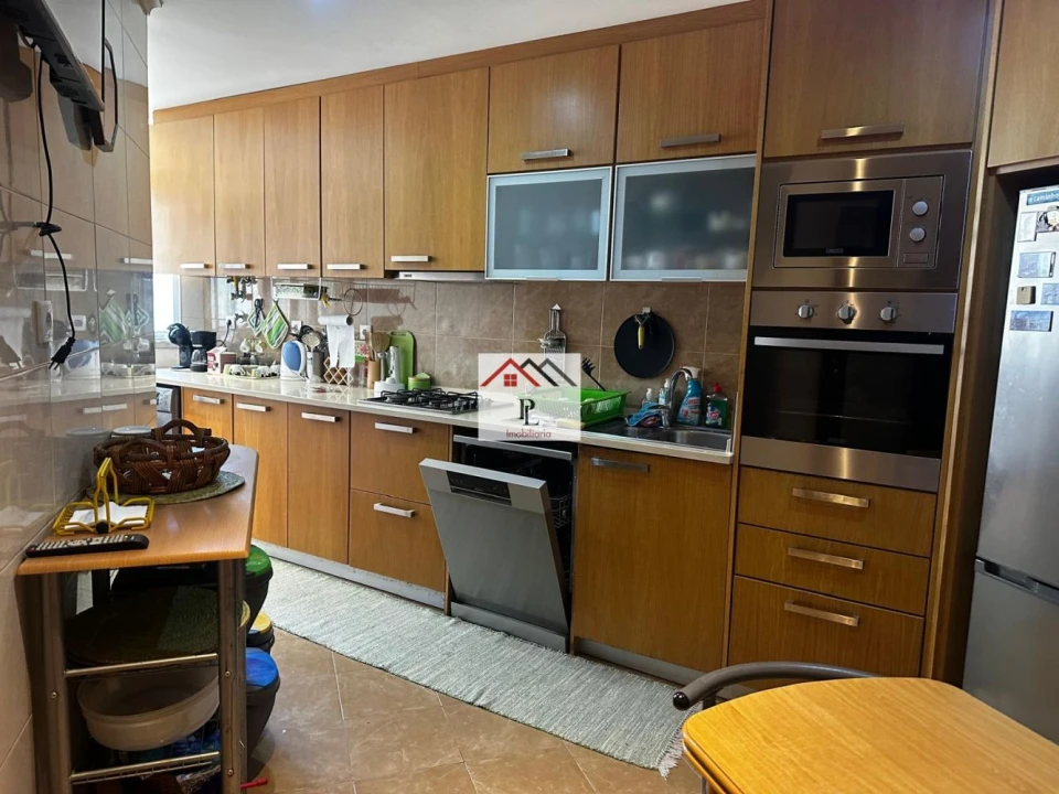 Apartamento T3 para Arrendamento em Santo Antonio dos Olivais Foto 7