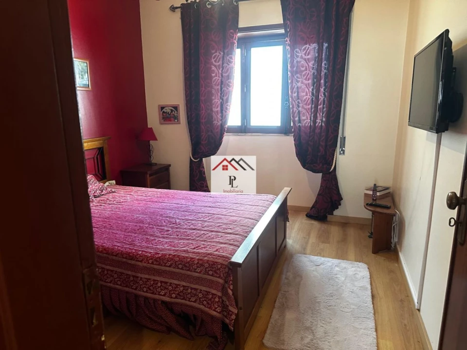 Apartamento T3 para Arrendamento em Santo Antonio dos Olivais Foto 13