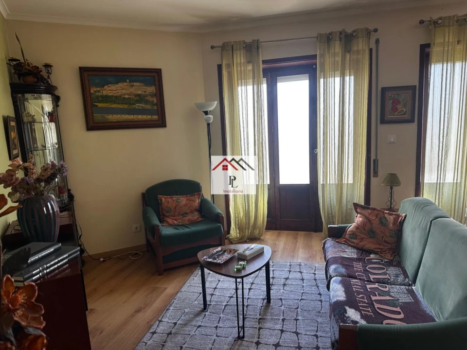 Apartamento T3 para Arrendamento em Santo Antonio dos Olivais Foto 24