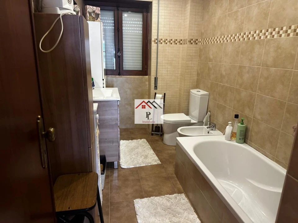 Apartamento T3 para Arrendamento em Santo Antonio dos Olivais Foto 18