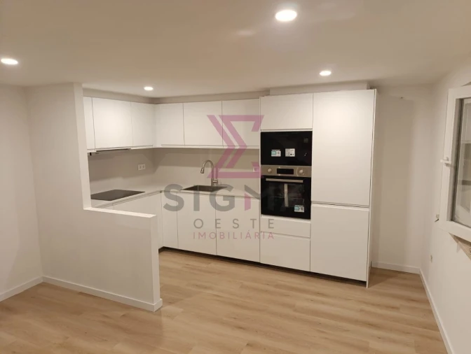 Moradia T2 para Venda em Roliça Foto 3