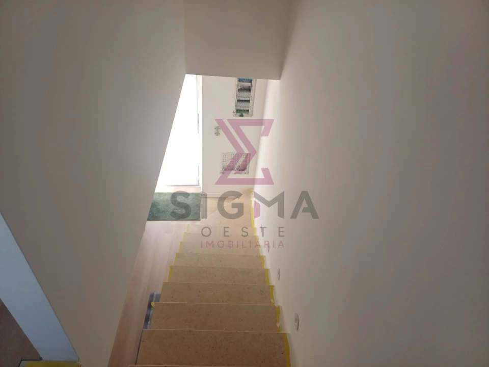 Moradia T2 para Venda em Roliça Foto 9