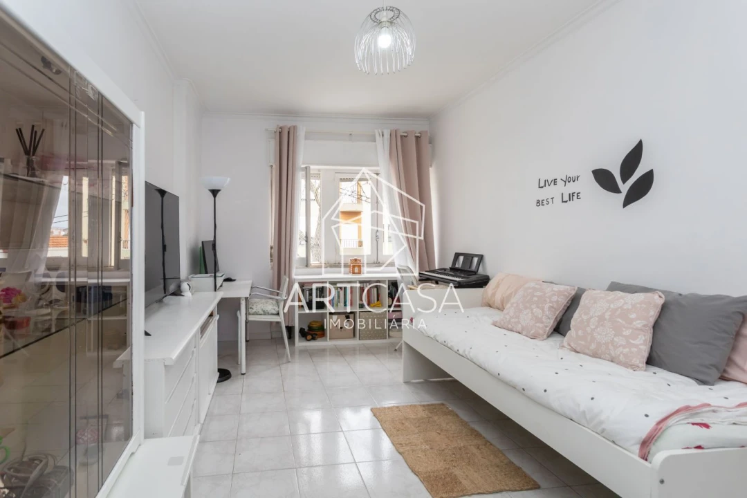 Apartamento T2 para Venda em Algés, Linda-A-Velha e Cruz Quebrada-Dafundo Foto 1